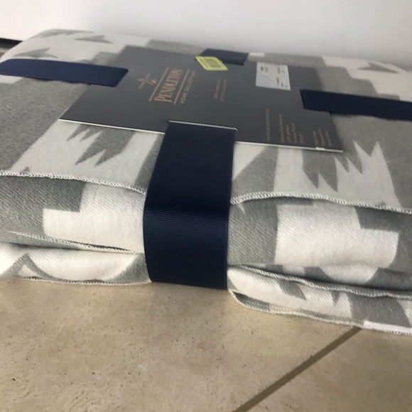 Pendleton Throw Blanket - Picture 6 of 6